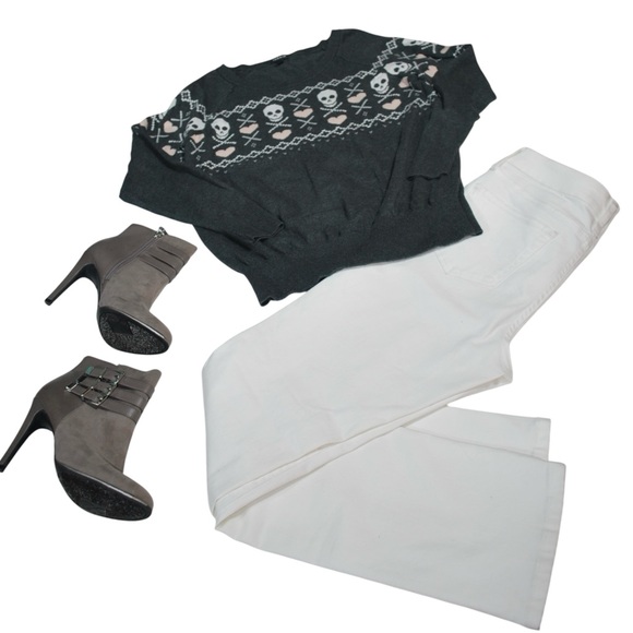 Cute! Torrid Skull and Hearts Gray Sweater - Picture 10 of 11